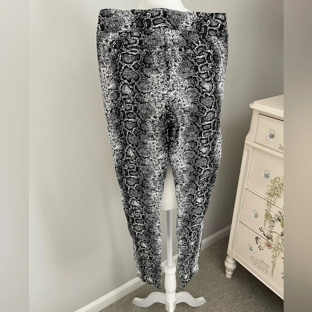 3/$20 Bar III Snake Print Pants - Picture 4 of 4